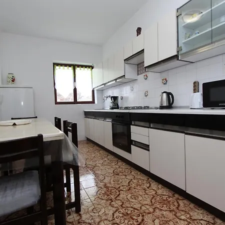 Apartment Rosanna 2 *