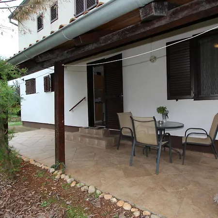 Apartment Rosanna 2 *